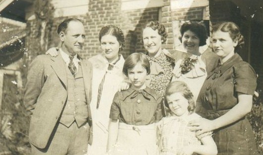 Marshall Barrow, Mary Veazey Barrow Worden, Barbara Barrow, Bertha Arnold, Betty Barrow, Mary Phereby Veazey Barrow, Crystal Barrow (Waller)
